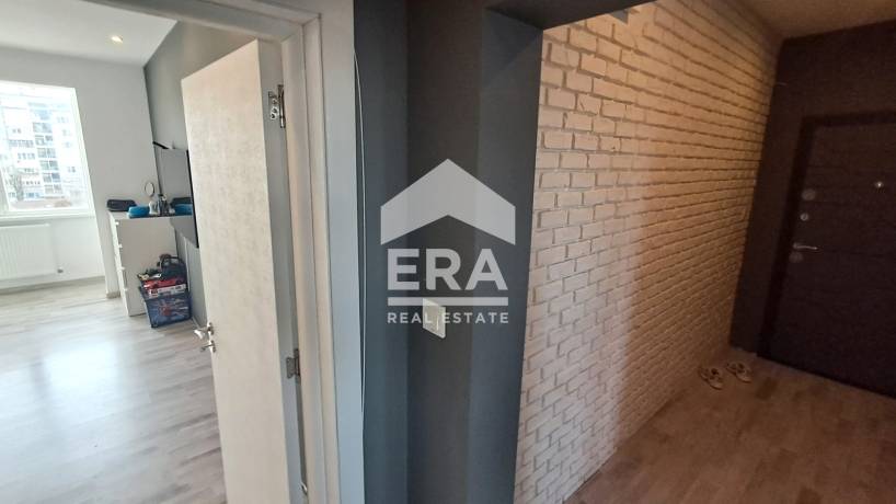 Двустаен, ремонтиран и обзаведен апартамент за продажба, с отделна кухня, в кв. Младост, Варна, до спортния комплекс