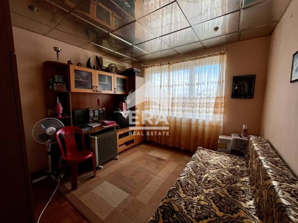 Тристаен обзаведен апартамент за продажба, в кв. Аспарухово, Варна, в близост до 4-то РПУ