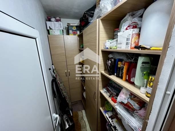 Тристаен обзаведен апартамент за продажба, в кв. Аспарухово, Варна, в близост до 4-то РПУ