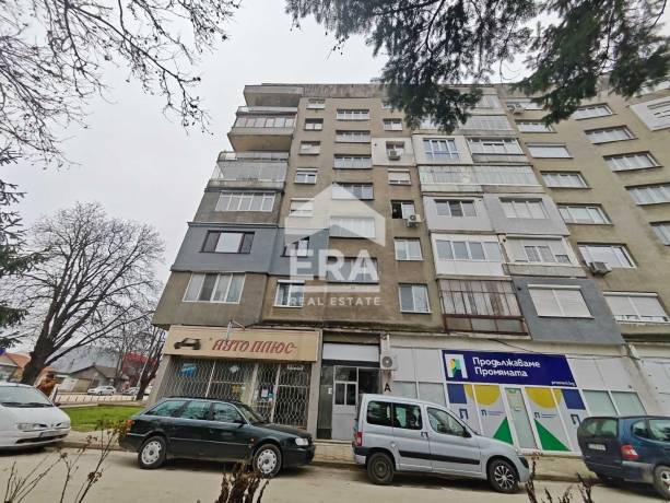 ЕКСКЛУЗИВНО! ЕРА ДРЪСТЪР предлага за продажба тристаен тухлен апартамент в близост до бензиностанция ''OMV'' - гр. Силистра!