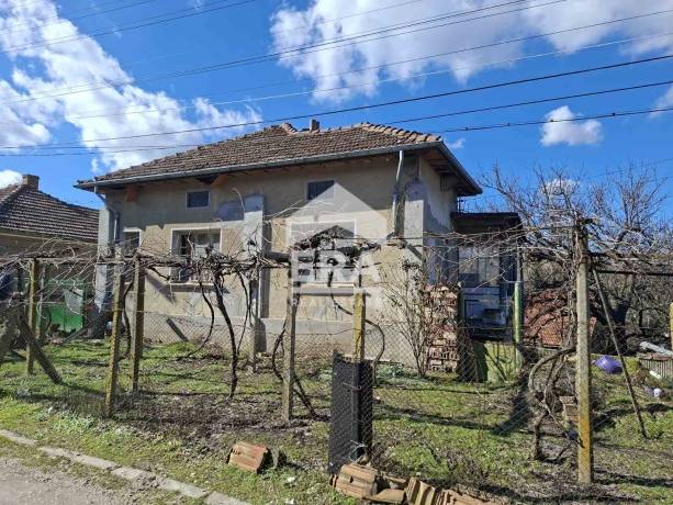 ЕКСКЛУЗИВНО! ЕРА ПЛЕВЕН СИТИ предлага къща за продажба в с. Деков, общ. Белене, обл. Плевен