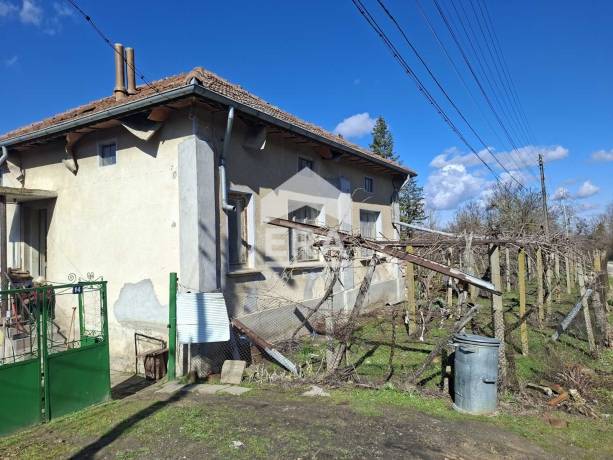 ЕКСКЛУЗИВНО! ЕРА ПЛЕВЕН СИТИ предлага къща за продажба в с. Деков, общ. Белене, обл. Плевен
