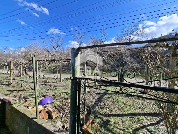 ЕКСКЛУЗИВНО! ЕРА ПЛЕВЕН СИТИ предлага къща за продажба в с. Деков, общ. Белене, обл. Плевен