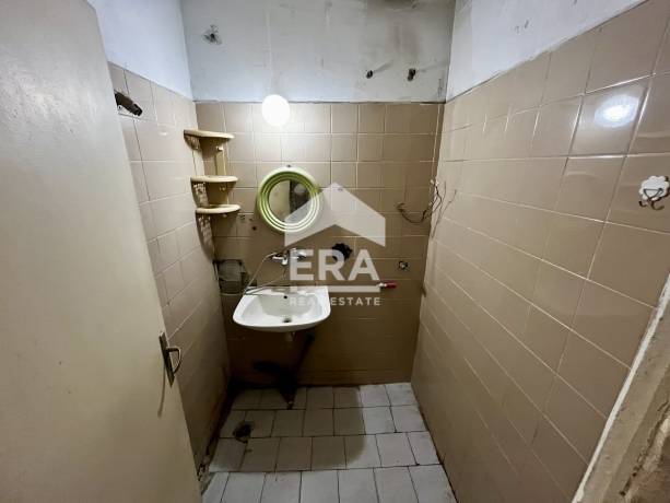 Тристаен апартамент за продажба в кв. Възраждане 4, Варна