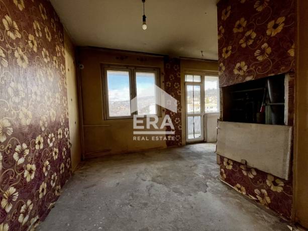 Тристаен панелен апартамент за продажба, в жк Възраждане 4, Варна