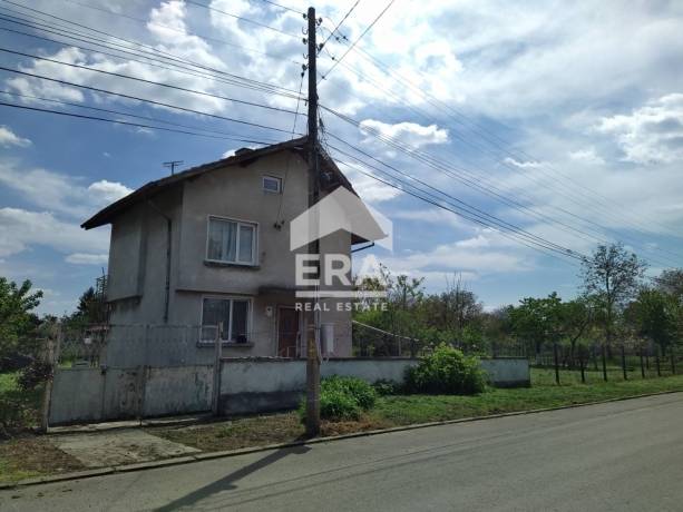 Двуетажна къща в с.Щръклево