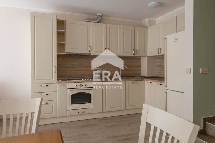Прекрасна двуспална вила с голям двор в комплекс Harmony Hills.