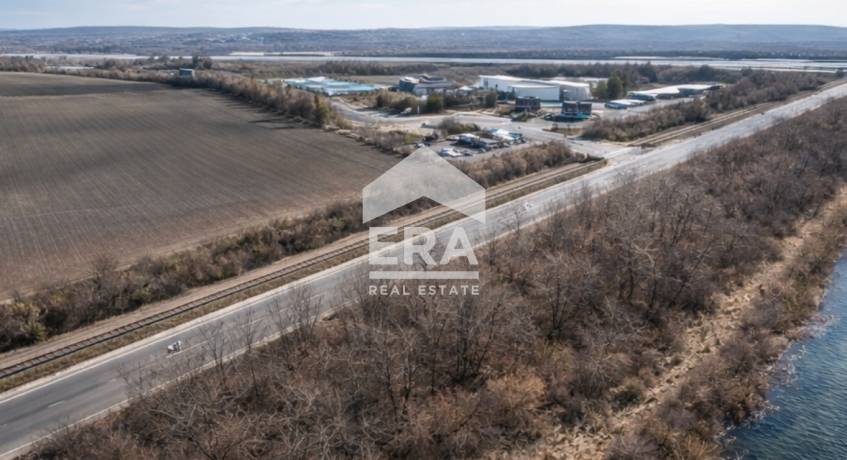 ЕКСКЛУЗИВНО!Поземлен имот за продажба, разположен на главния път Варна – с. Езерово