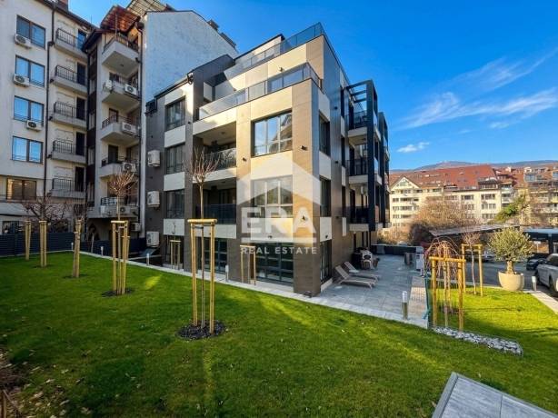 Четиристаен апартамент за продажба в кв. Лозенец, София