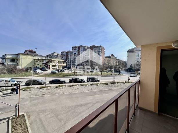 Тристаен апартамент в комплекс „Болярски дом“, кв. Бузлуджа
