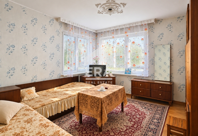 Етаж от къща за продажба в Център, Търговище