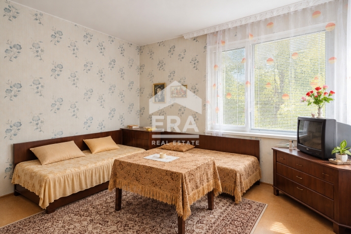 Етаж от къща за продажба в Център, Търговище