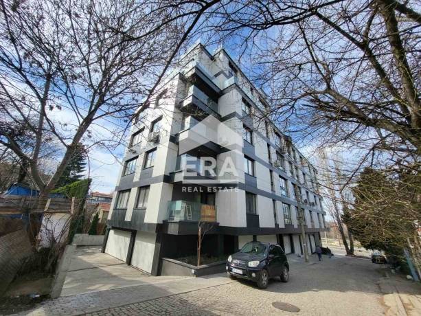 Тристаен апартамент за продажба в кв. Редута, София