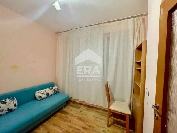Тристаен апартамент за продажба в кв. Галата, гр. Варна