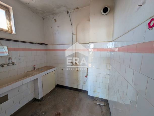 Многостаен апартамент за продажба в кв. Басейна, Шумен