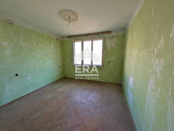 ЕКСКЛУЗИВНО! Многостаен апартамент за продажба кв. Басейна, гр. Шумен