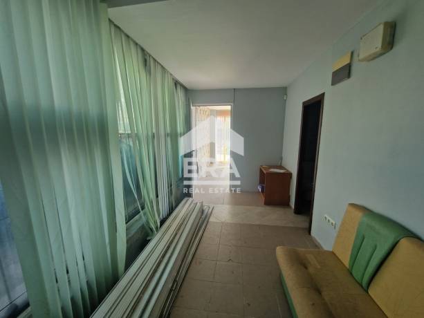 Търговско помещение в централната част на града, в кв. Погреби, гр. Варна
