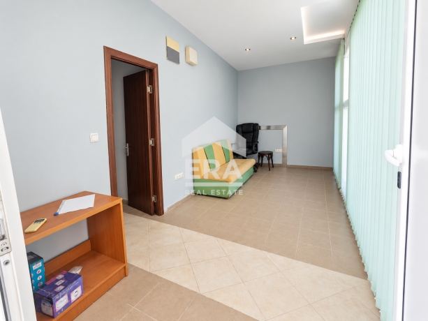 Офис за продажба в кв. Погреби, Варна