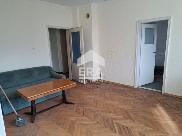 Тристаен апартамент за продажба в Димитровград, област Хасково