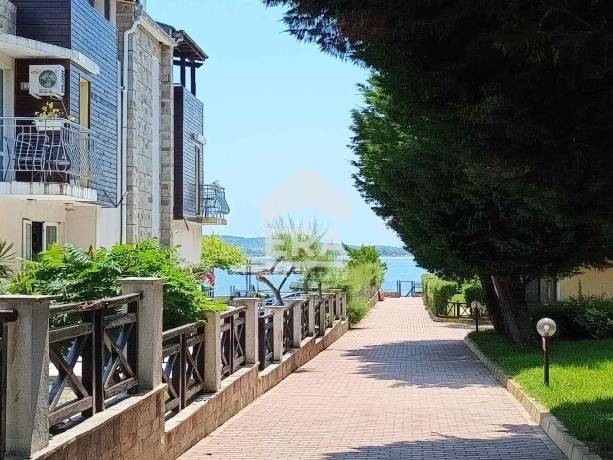 Тристаен апартамент с морска гледка в град Черноморец, к-с Св. Никола