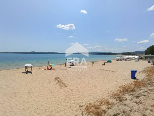 Тристаен апартамент с морска гледка в град Черноморец, к-с Св. Никола
