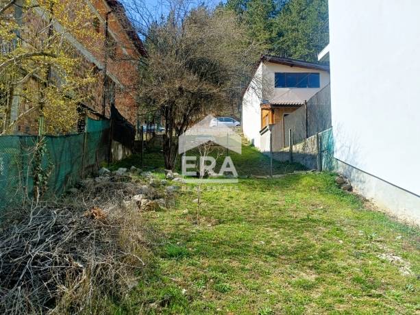 ERA Младост предлага урегулиран парцел за продажбас лице на асфалтирана улица в с. Панчарево.