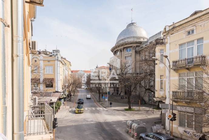 Тристаен апартамент за продажба в кв. Гръцка махала, Варна