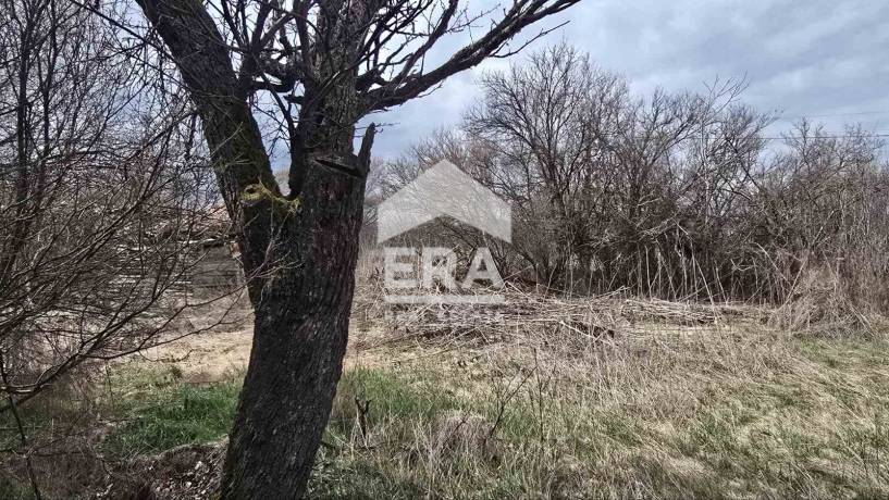 ЕРА Надежда продава атрактивен парцел с къща за събаряне в с. Егълница, общ Ковачевци