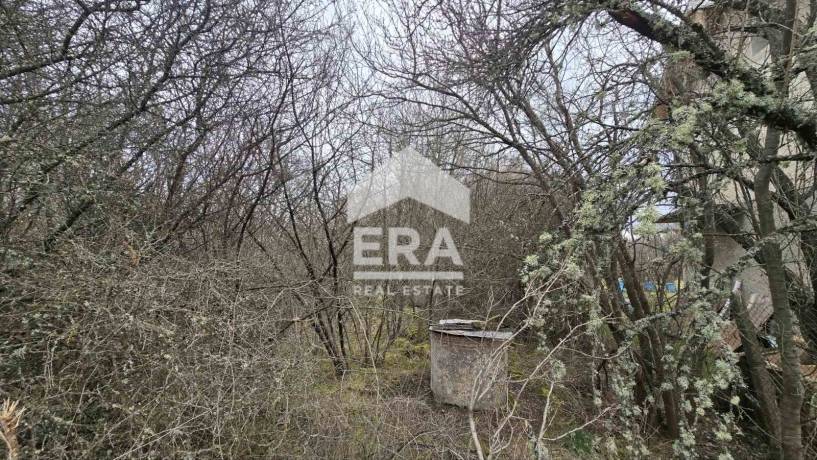 ЕРА Надежда продава атрактивен парцел с къща за събаряне в с. Егълница, общ Ковачевци