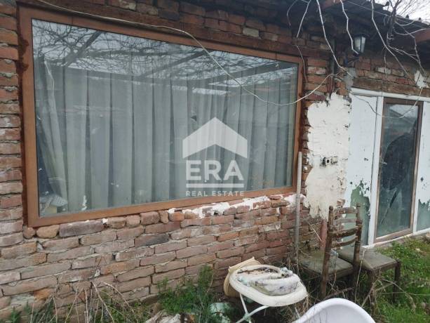 Едноетажна къща в село Гарваново
