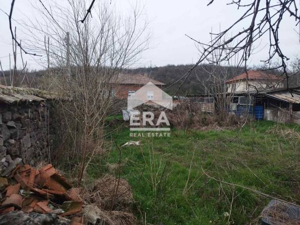 Едноетажна къща в село Гарваново