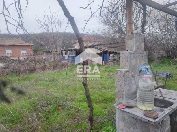 Едноетажна къща в село Гарваново