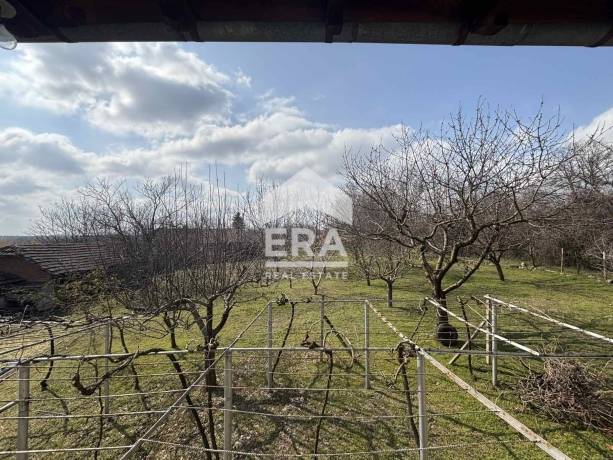 Двуетажна къща в с.Екзарх Йосиф
