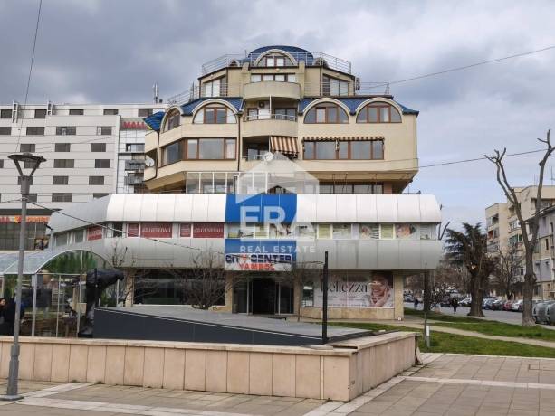 ЕРА МАКС продава магазин в ТОП център