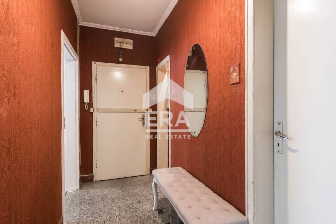 Тристаен апартамент за продажба в Център, Варна