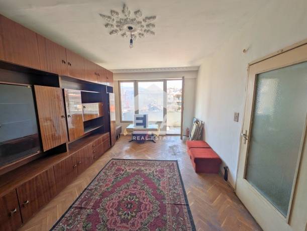Тристаен апартамемент за продажба кв. Пети полк, гр. Шумен