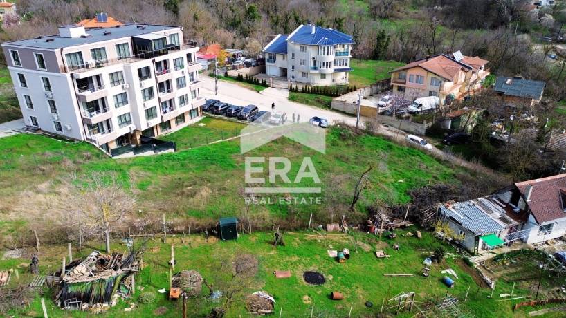 Четиристаен ексклузивен апартамент за продажба, с голяма дневна и собствен двор, в новострояща се сграда на ул. Орхидея, кв. Изгрев, Варна, на 500 м над ул. Подвис