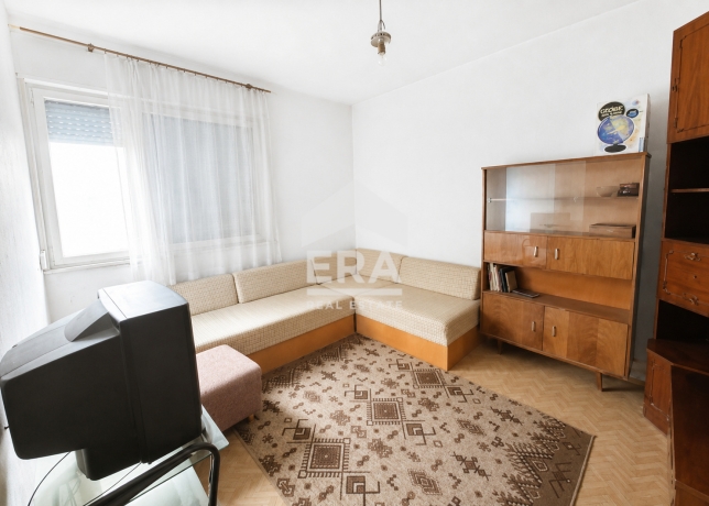 Тристаен апартамент за продажба в кв. Дружба 1, Хасково