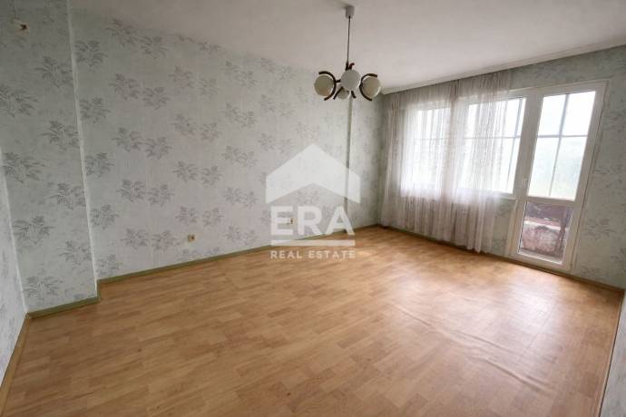 Тристаен панелен апартамент за продажба, с източно изложение, в кв. Младост 1, Варна, в близост до Mr. Bricolage, Билла и Лидл