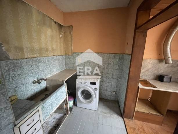 Тристаен панелен апартамент за продажба, с източно изложение, в кв. Младост 1, Варна, в близост до Mr. Bricolage, Билла и Лидл