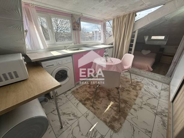 Едностаен, обзаведен, югоизточен апартамент за продажба, в тухлена сграда, район Спортна зала, Варна, до ТД на НАП