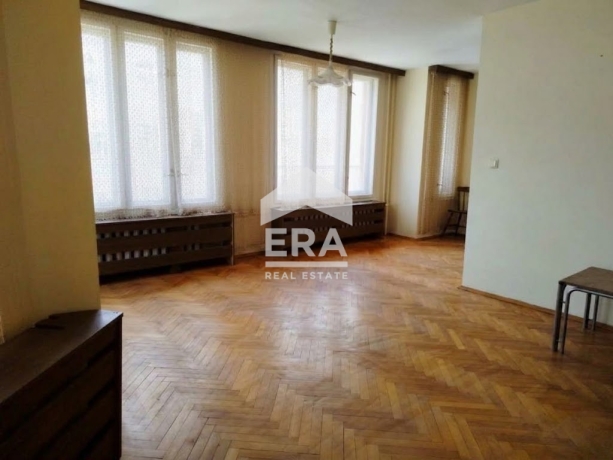Тристаен апартамент за продажба в Център, Ловеч