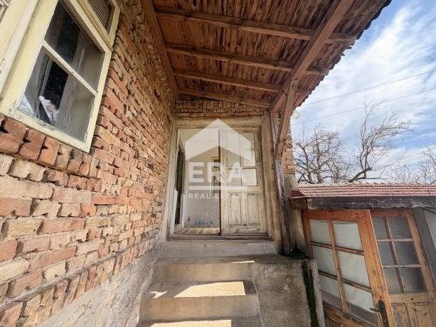 ЕКСКЛУЗИВНО! Двуетажна къща в село Аврен , гр. Варна