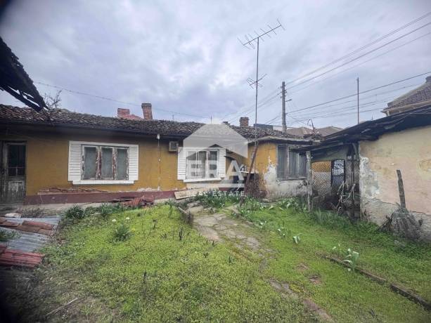 Ексклузивно от ERA Дръстър: Стара къща в центъра на гр. Силистра!