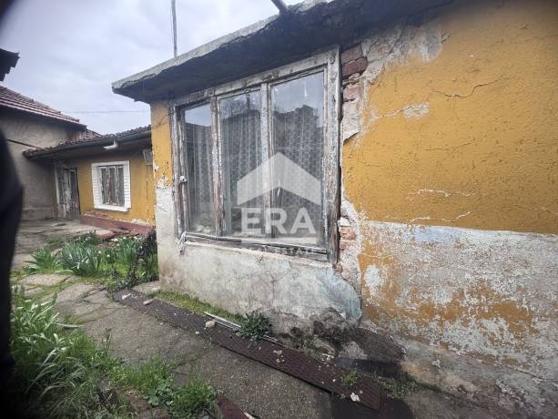 Ексклузивно от ERA Дръстър: Стара къща в центъра на гр. Силистра!