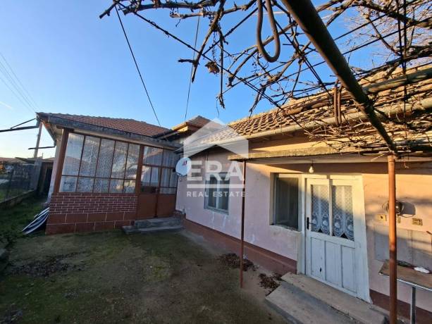 ЕКСКЛУЗИВНО! ЕРА ПЛЕВЕН СИТИ предлага къща за продажба в гр. Долна Митрополия