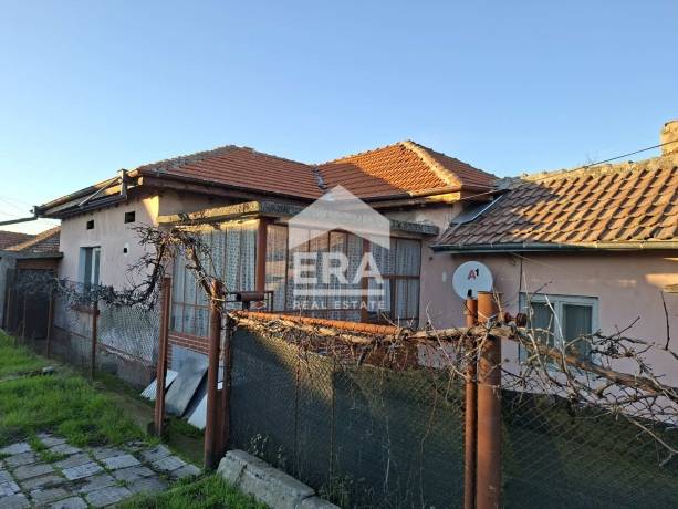 ЕКСКЛУЗИВНО! ЕРА ПЛЕВЕН СИТИ предлага къща за продажба в гр. Долна Митрополия