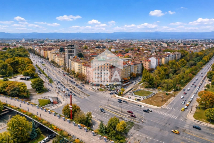 Пентхаус на две нива с панорамни тераси до НДК