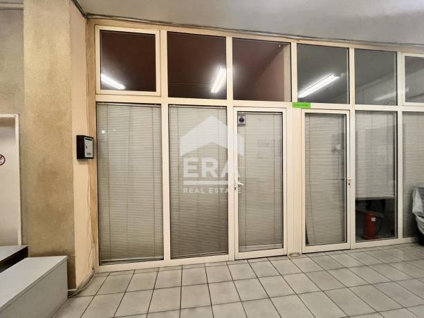ПРОДАВА СЕ КОМПАКТЕН И ФУНКЦИОНАЛЕН ОФИС В ТЦ "ЕВАС", РУСЕ!