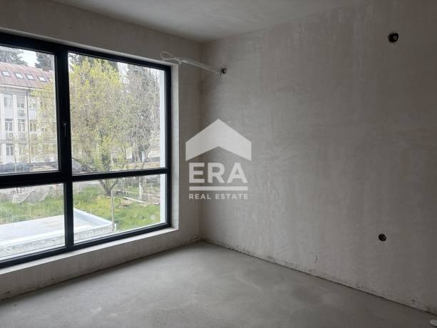 ЕРА Сити Център продава тристаен апартамент в кв. Аязмо